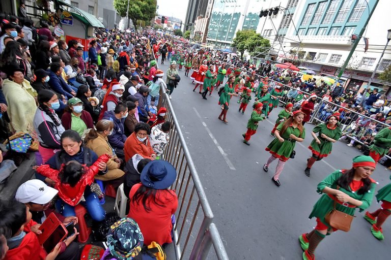 Desfile navideño 2025 movilizará a 182 grupos y 135 carros alegóricos este sábado en La Paz