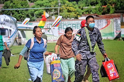 Fuerzas Armadas y entidades de respuesta evacúan 1.016 personas en El Torno y La Guardia; reportan 20 fallecidos y 22 desaparecidos