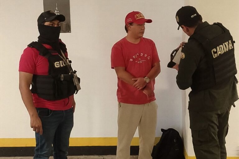 MARCELO ARCE INTENTÓ DARSE A LA FUGA; SECUESTRAN DINERO Y DETIENEN A OTRAS CUATRO PERSONAS