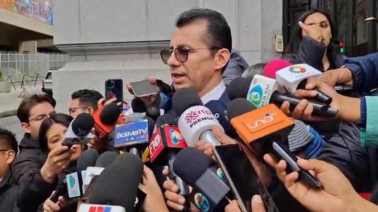 MANO DERECHA DE EDMANN LARA RENUNCIA Y ALEGA DIFERENCIAS LEGITIMAS DE CRITERIO