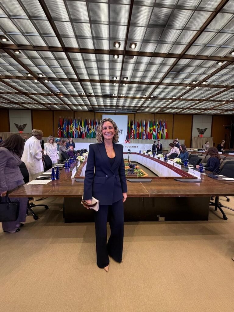 PRIMERA DAMA DE BOLIVIA PARTICIPA EN LA CUMBRE SOBRE EDUCACIÓN DIGITAL QUE