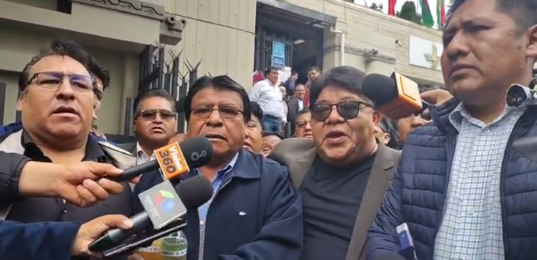 CHOFERES DE LA PAZ ANUNCIAN PARO MOVILIZADO DE 24 HORAS