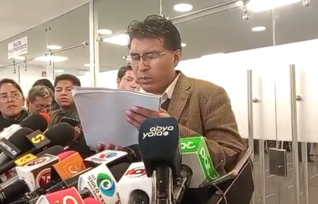 SENADOR NILTON CONDORI DENUNCIA INACCIÓN PARLAMENTARIA Y CUESTIONA PROCESO EN COMISIÓN DE ÉTICA