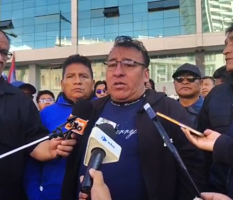 CHOFERES AMENAZAN DE NO ATENDER SUS DEMANDAS CONTINUARAN SUS MEDIDAS CON PARO INDEFINIDO