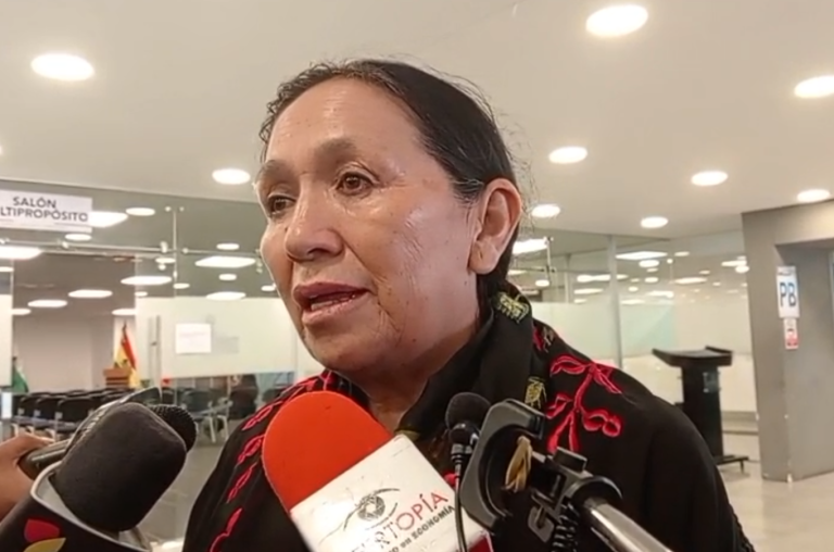 SENADORA TOMASA YARHUI EXIGE RENUNCIAS Y CUESTIONA GESTIÓN GUBERNAMENTAL POR CRISIS DE CARBURANTES