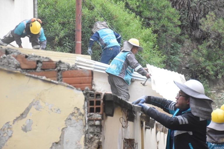 DEMOLICIÓN DE CONSTRUCCIONES ILEGALES EN SICOPRO PERMITIRÁ HABILITAR VÍA Y GESTIONAR ALCANTARILLADO Y AGUA