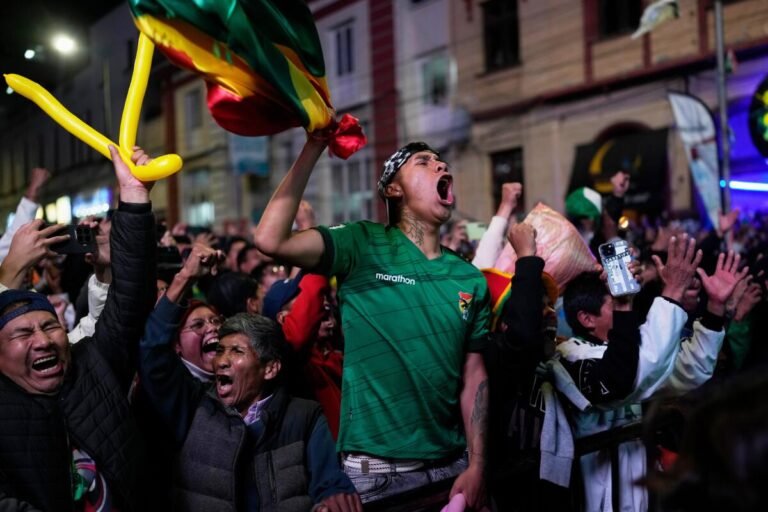 EUFORIA NACIONAL: BOLIVIA CELEBRA TRIUNFO QUE LA DEJA A UN PASO DEL MUNDIAL