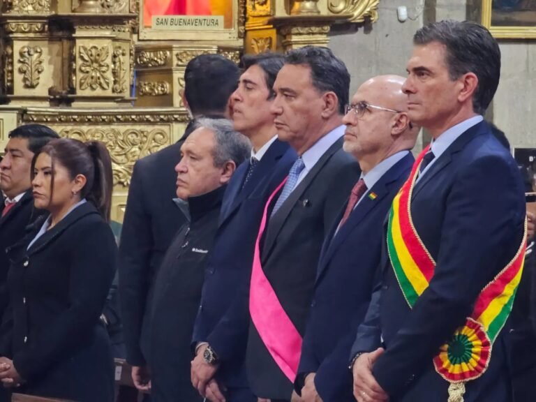 DÍA DEL MAR: AUTORIDADES ENCABEZAN ACTOS EN LA PAZ Y EL PRESIDENTE PAZ PARTICIPA EN CONMEMORACIÓN EN PUERTO QUIJARRO