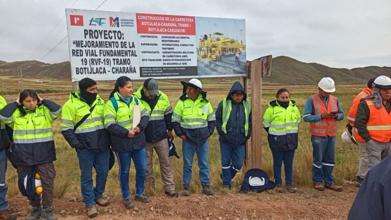 ABC Y DELEGACIÓN DEL BID REALIZAN INSPECCIÓN TÉCNICA AL TRAMO BOTIJLACA – CAQUIAVIRI EN LA PAZ