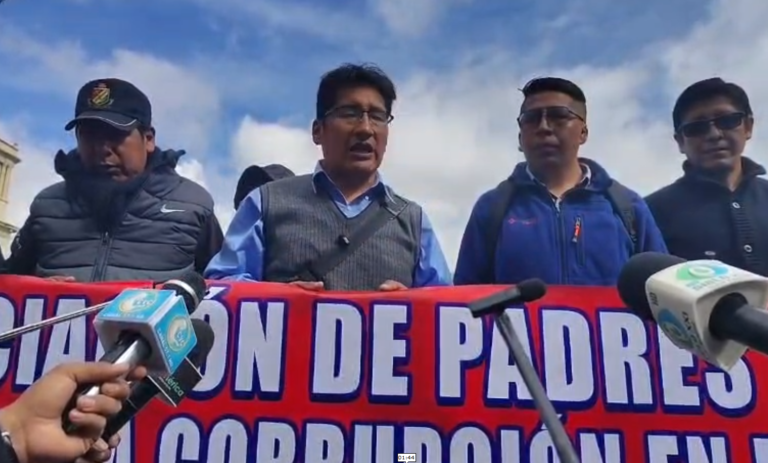 PADRES DE FAMILIA EXIGEN TRANSPARENCIA EN LAS ESCUELAS
