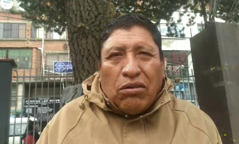 CHOFERES DE TRANSPORTE PESADO ADVIERTEN QUE YPFB ESTÁ “FUNDIDO” Y QUE CAMBIOS EN HIDROCARBUROS NO RESOLVERÁN CRISIS