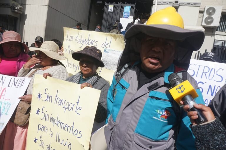TRABAJADORES DE ALPACOMA DAN ULTIMÁTUM POR SUELDOS IMPAGOS A LA ALCALDÍA DE LA PAZ
