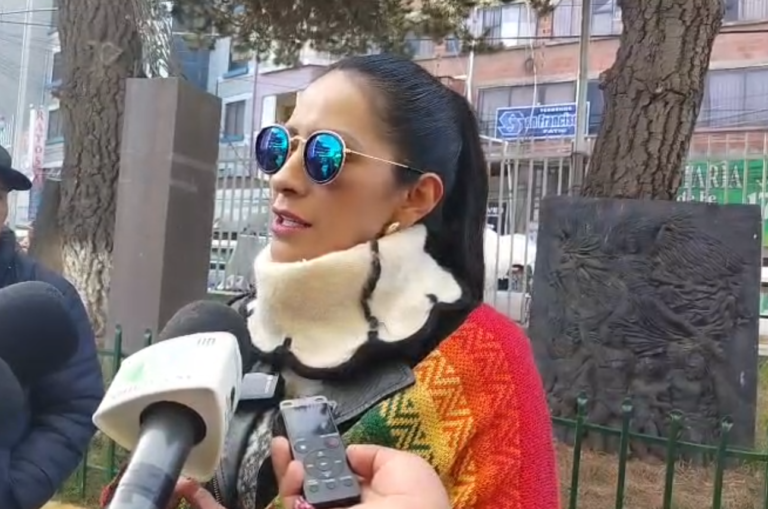 CONCEJAL ALANOCA DENUNCIA CONTRATO MODIFICATORIO CON TRÉBOL Y CUESTIONA GESTIÓN DE EVA COPA