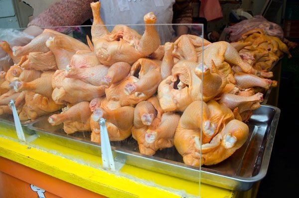 SUBE EL PRECIO DEL POLLO EN LA PAZ Y LLEGA HASTA LOS 22 BOLIVIANOS EL KILO