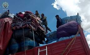 INCAUTAN 232 KILOS DE DROGA OCULTOS EN YUTES CON ROPA EN LA CARRETERA LA PAZ–ORURO