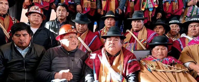 COB, CSUTCB, FEDERACIÓN TUPAJ KATARI DECLARAN PARO GENERAL INDEFINIDO Y EXIGEN RENUNCIA DEL PRESIDENTE RODRIGO PAZ