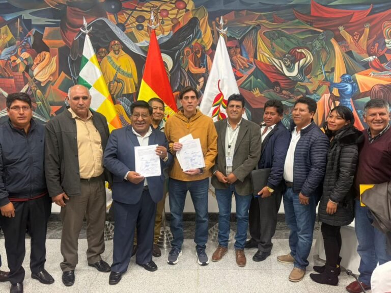 GOBIERNO Y LA CONFEDERACIÓN SINDICAL DE CHOFERES DE BOLIVIA ALCANZARON UN ACUERDO QUE PERMITE LEVANTAR LAS MEDIDAS DE PRESIÓN