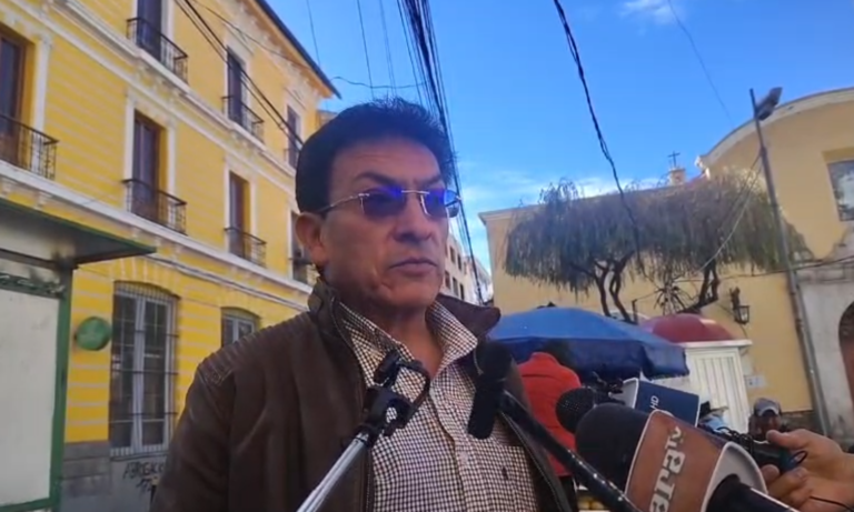 HOSPITALES AL BORDE DEL COLAPSO: oxígeno y alimentos se agotan en La Paz y El Alto
