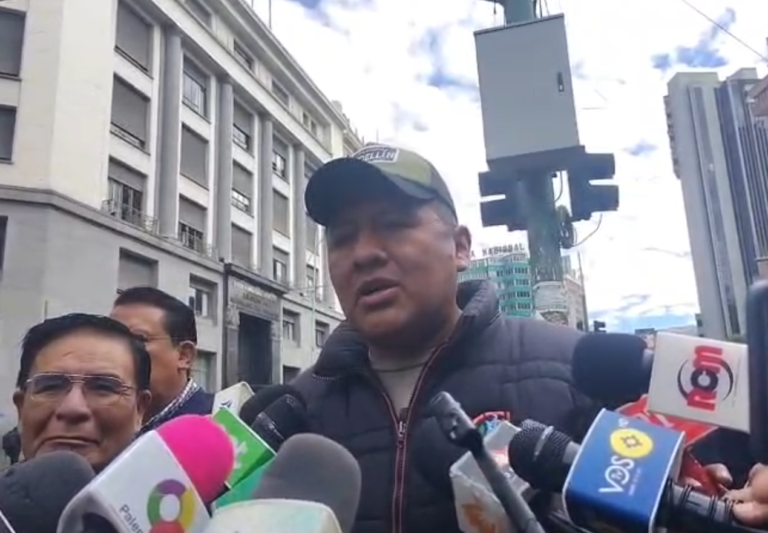 TRANSPORTE LIBRE DE LA PAZ DA 24 HORAS AL GOBIERNO: Exigen combustible y diferimiento de créditos