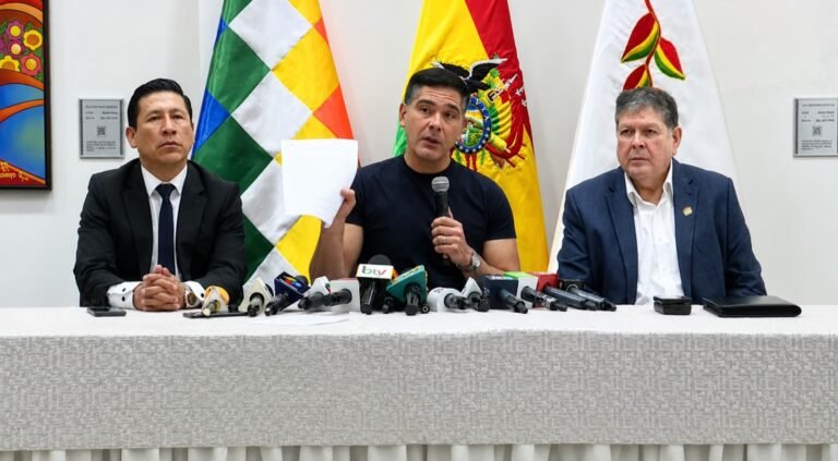 GOBIERNO SE REUNIRÁ CON 38 ORGANIZACIONES PARA ASEGURAR EL ABASTECIMIENTO DE COMBUSTIBLES Y ALIMENTOS EN LA PAZ