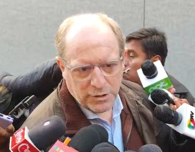 Viceministro de Autonomías cuestiona 20 años de recursos sin agua: “¿Autonomías o imposiciones?”