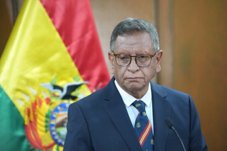 Lara cita al Ministro Oviedo a interpelación por operativos policiales en protestas