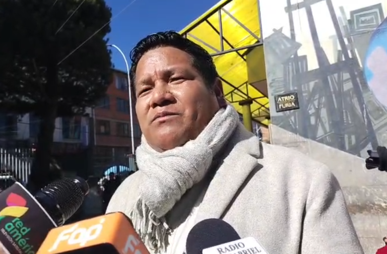 Activista alteño Calcina cuestiona paro judicial: “La justicia no puede convertirse en actor político”