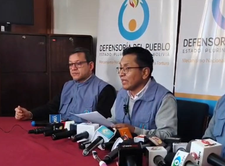 Estado de Excepción: Defensoría confirma caída drástica de bloqueos y alerta por crisis en salud y abastecimiento de combustible