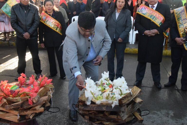 Acto Cívico marca el inicio del mes juliano en El Alto en homenaje a la revolución del 16 de julio de 1809