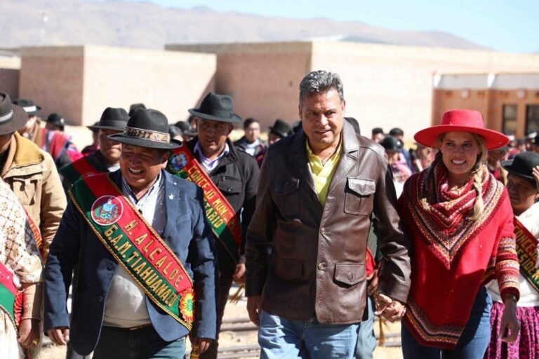 Tiahuanaco recibirá nuevas inversiones en carreteras, agua y turismo impulsadas por la Gobernación