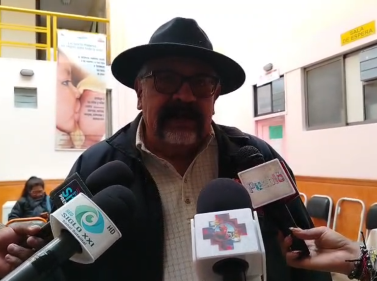 Jubilados denuncian crisis de medicamentos en la Caja Nacional de Salud