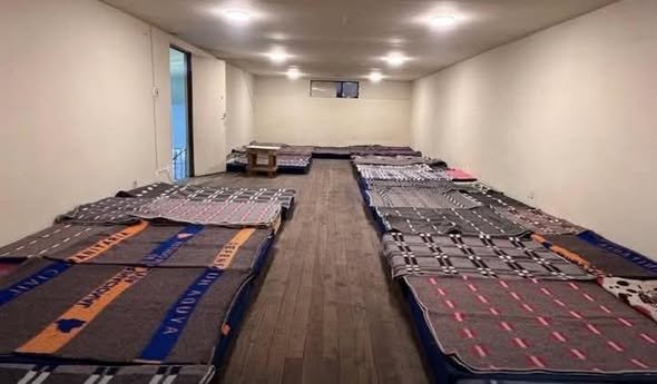 Terminal de La Paz abre albergue: solidaridad en tiempos de frío “abriga con tu donativo”