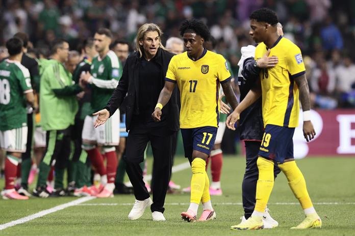 Ecuador eliminado del mundial, en un partido flojo perdió 0-2 ante México