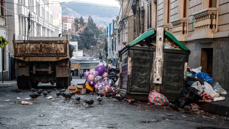 La Paz cumple 10 días sin recojo de basura, declaran emergencia sanitaria ambiental