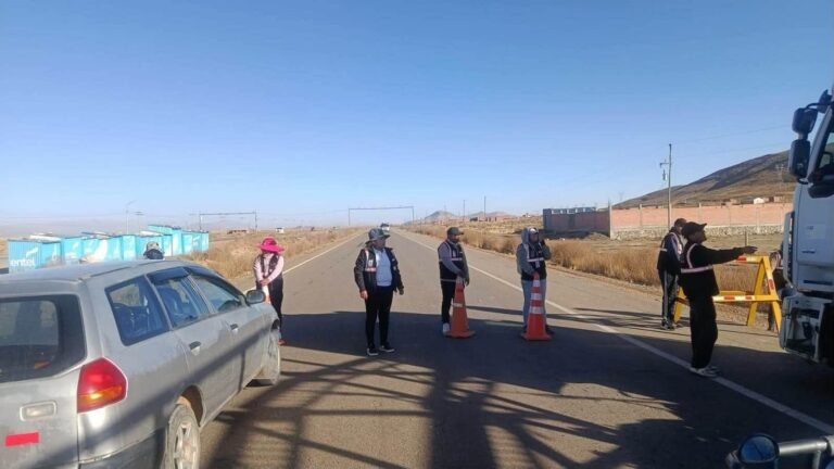 Vías Bolivia detecta a 235 vehículos que evadieron el pago de peaje en la ruta La Paz–Oruro