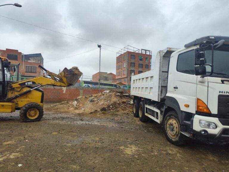 Urbanización Romero Pampa del Distrito 3 recupera espacios públicos tras operativo de limpieza