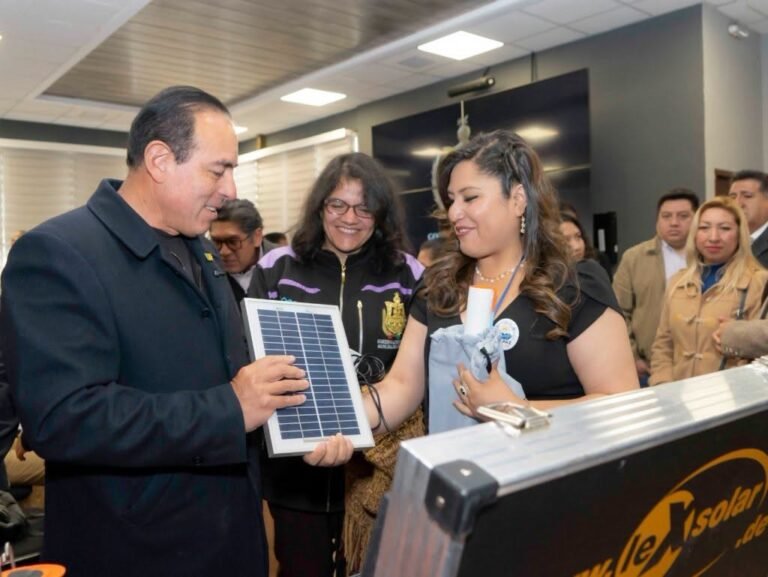 Alcalde Cesar Dockweiler lanza proyecto piloto para convertir a la ciudad en referente de generación de energía solar