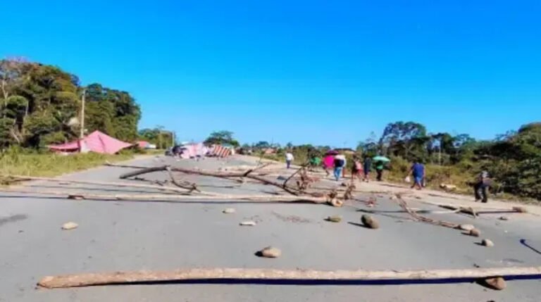 Existen dos puntos de bloqueos en la nueva ruta entre Cochabamba y Santa Cruz