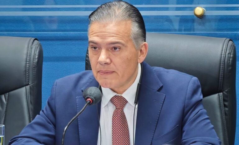 Justiniano advierte que bloqueos o hechos que pongan en riesgo a la población serán respondidos dentro de la ley