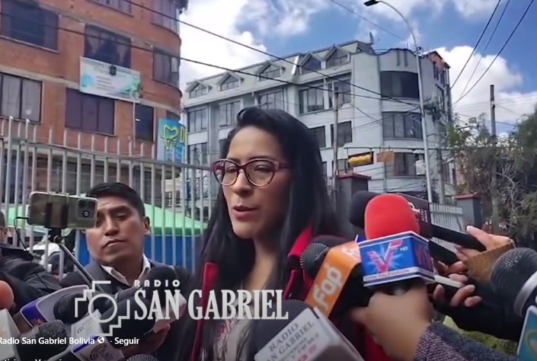 Turismo presidencial con derroche millonario: Alanoca cuestiona viaje de Rodrigo Paz a EE.UU.