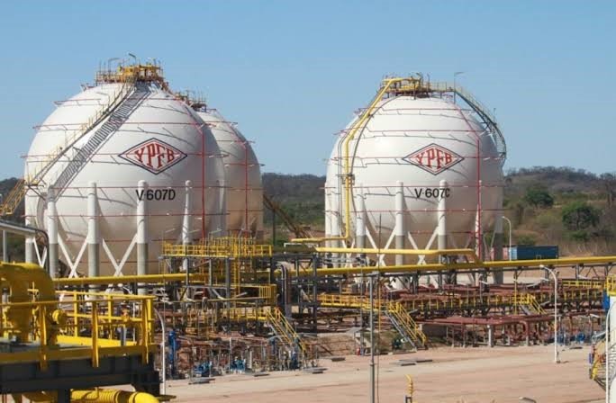 Gobierno incrementa a Bs 6.000 millones el fondo para la compra de combustibles