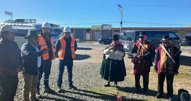 La ABC y autoridades de desaguadero inspeccionan el tramo Río Seco – Desaguadero para priorizar la conservación vial en La Paz