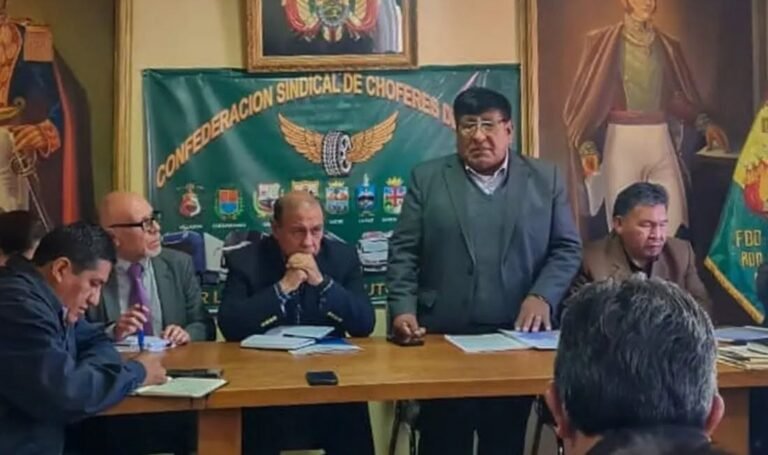 Choferes y ATT reanudan diálogo para definir tarifas transitorias del transporte interdepartamental